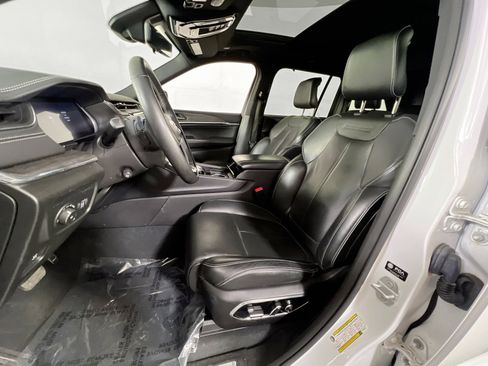 Used 2023 Jeep Grand Cherokee Overland w/ Adv Protech Group III image 22