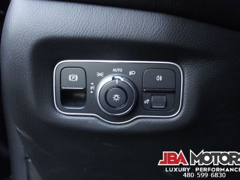 Used 2020 Aston Martin DB11 Coupe image 98