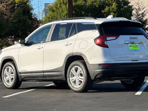 Used 2023 GMC Terrain SLE w/ Driver Convenience Package image 3