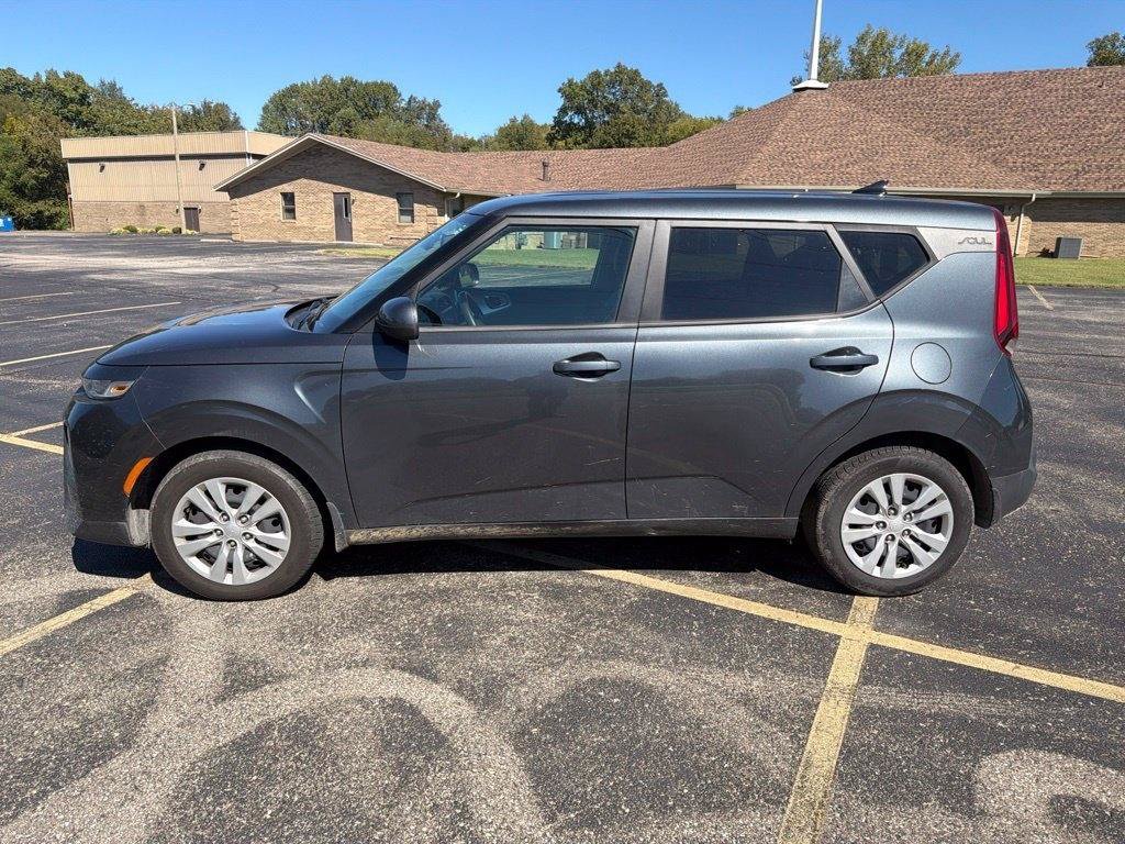 Used 2022 Kia Soul LX FWD image 3