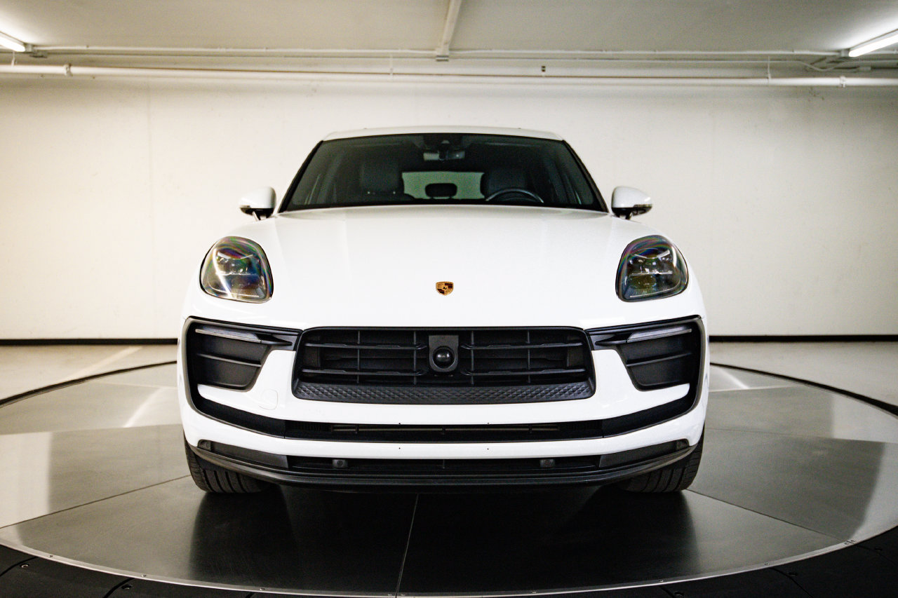 Certified 2023 Porsche Macan AWD/4WD image 10