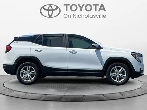 Used 2024 GMC Terrain SLE FWD image 6
