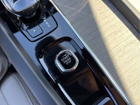 Used 2024 Volvo V60 B5 Cross Country Ultimate w/ Climate Package image 31