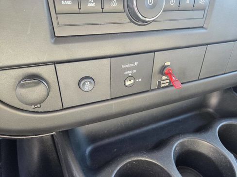 Used 2012 Chevrolet Express 3500 RWD image 20