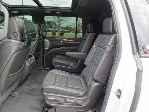 Used 2024 Cadillac Escalade ESV Sport Platinum w/ LPO, ONYX Package image 15