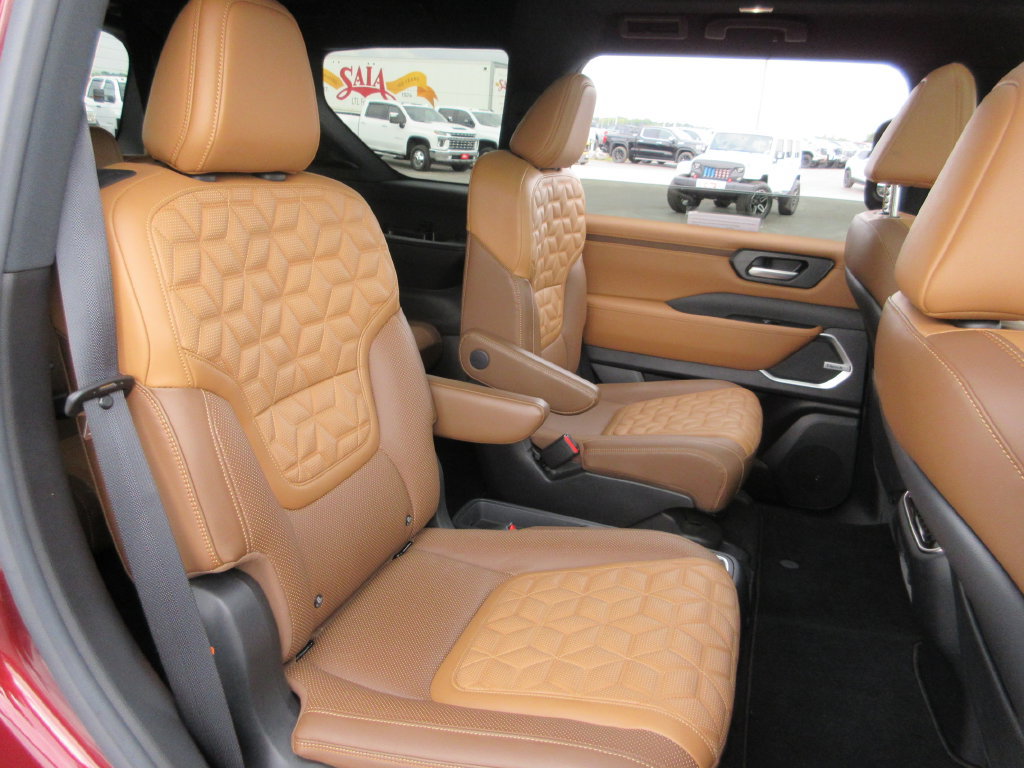 Used 2025 Nissan Armada Platinum Reserve AWD/4WD image 25