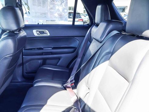 Used 2015 Ford Explorer XLT image 12