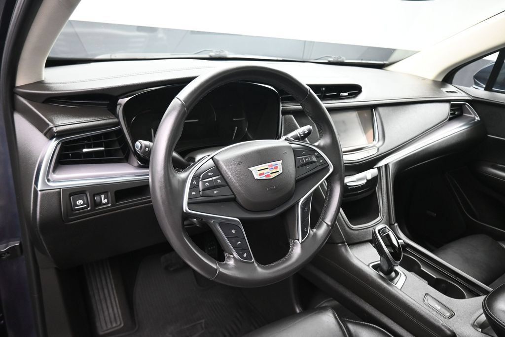 Used 2018 Cadillac XT5 Luxury w/ Driver Awareness Package FWD image 15