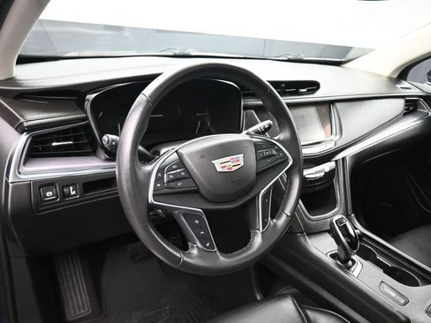 Used 2018 Cadillac XT5 Luxury w/ Driver Awareness Package FWD image 15