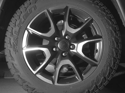 Used 2025 Jeep Compass Trailhawk AWD/4WD image 15