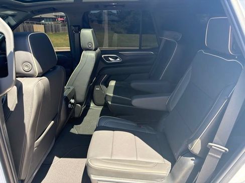 Used 2024 GMC Yukon SLT w/ SLT Premium Package AWD/4WD image 22