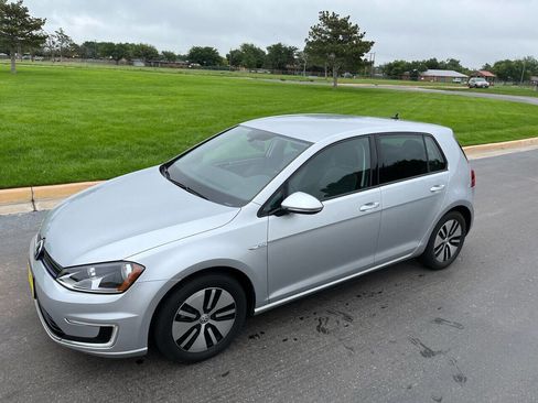 Used 2016 Volkswagen e-Golf SE w/ DC Fast Charging Package image 1