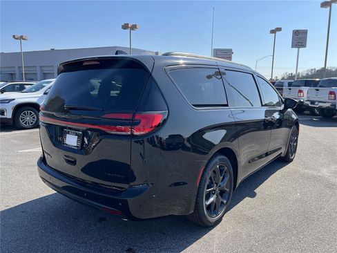 New 2026 Chrysler Pacifica Limited w/ S Appearance Package image 6