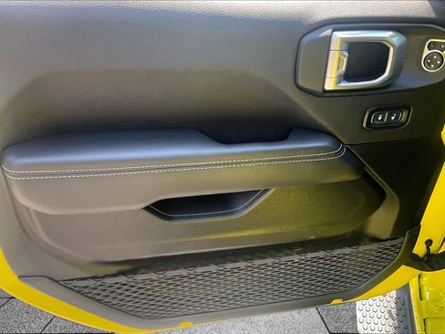 Used 2023 Jeep Wrangler Sahara w/ Cold Weather Group image 18