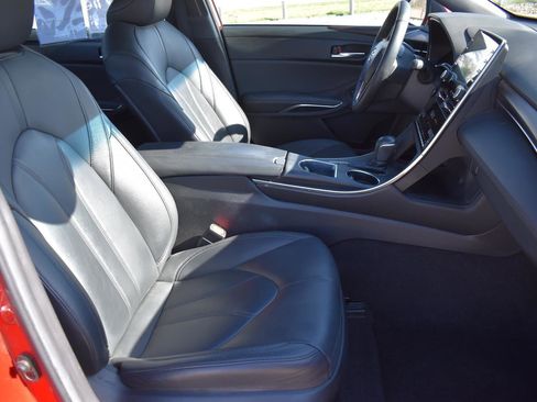 Used 2021 Toyota Avalon XLE image 13