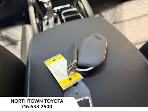 Used 2025 Kia Telluride AWD image 29