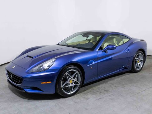 Used 2010 Ferrari California image 9