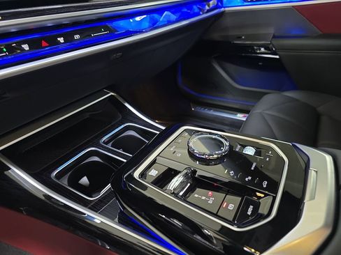 Used 2025 BMW 740i w/ Premium Package RWD image 26