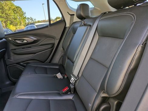 Used 2024 GMC Terrain SLT image 10