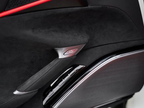 Used 2024 Ferrari Roma Spider image 33