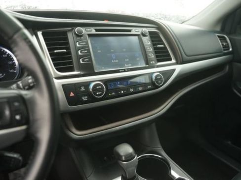 Used 2015 Toyota Highlander XLE FWD image 29