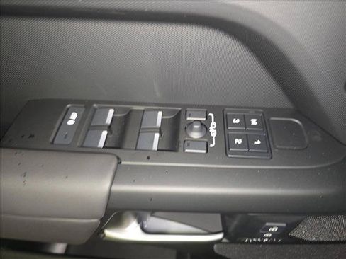 New 2026 Land Rover Defender 110 X-Dynamic SE AWD/4WD image 28