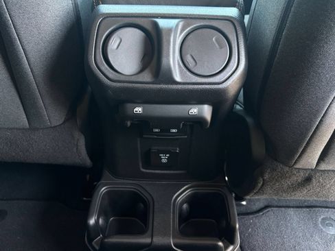 Used 2025 Jeep Wrangler Unlimited Sahara AWD/4WD image 21