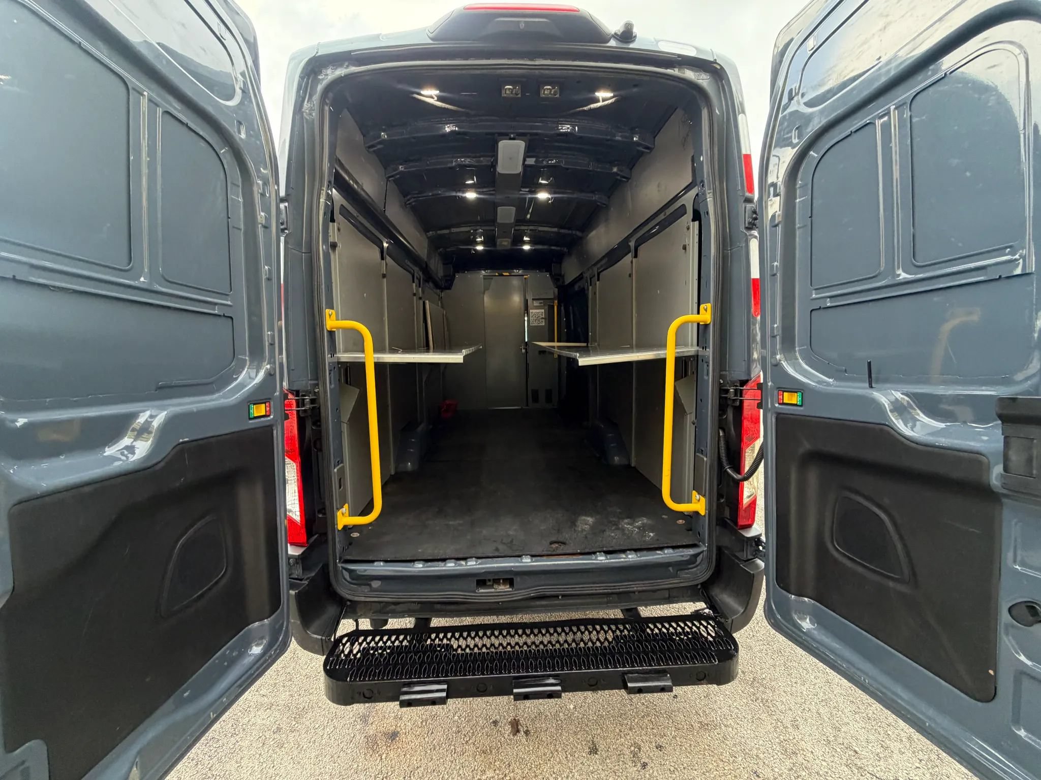 Used 2020 Ford Transit 250 148 High Roof Extended RWD image 5