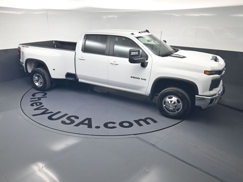 Used 2025 Chevrolet Silverado 3500 LT w/ Safety Package image 30