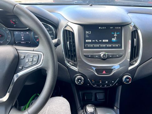 Used 2017 Chevrolet Cruze LT w/ Convenience Package image 11