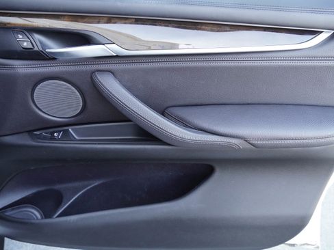 Used 2018 BMW X5 xDrive50i w/ Executive Package AWD/4WD image 31