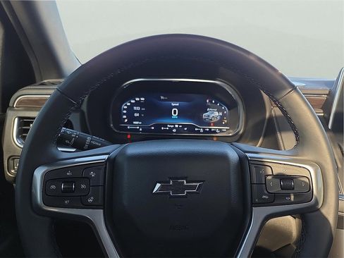 Used 2024 Chevrolet Tahoe Z71 w/ Luxury Package image 18