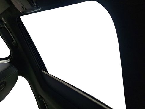 Certified 2023 BMW 330i xDrive Sedan w/ Convenience Package image 15