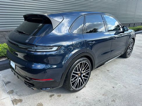 Certified 2025 Porsche Cayenne GTS image 9