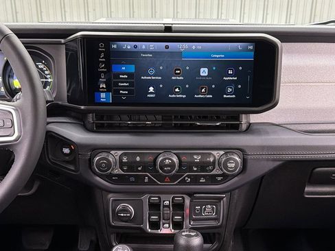 Used 2025 Jeep Wrangler Unlimited Sahara w/ Safety Group image 29