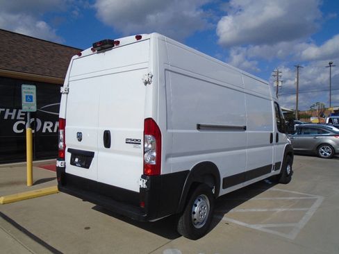 Used 2025 RAM ProMaster 2500 w/ Convenience Group image 8