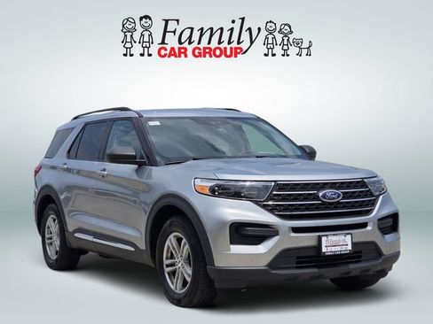 Used 2024 Ford Explorer XLT RWD image 2