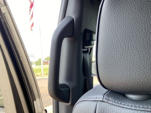 Used 2025 GMC Yukon Denali RWD image 57