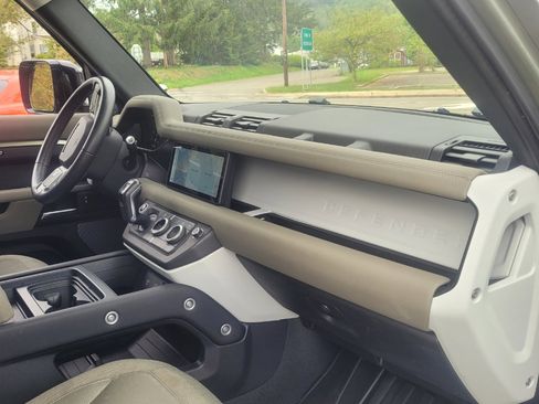 Used 2020 Land Rover Defender 110 S image 27