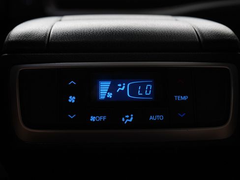 Used 2019 Toyota Highlander XLE AWD/4WD image 22