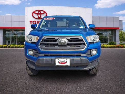 Used 2018 Toyota Tacoma SR5 AWD/4WD image 2