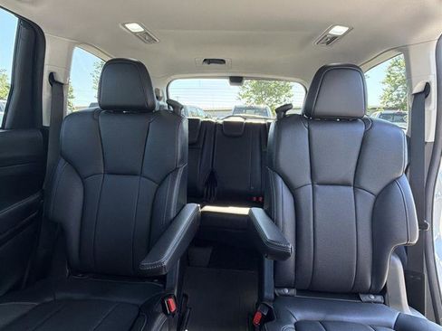 Used 2022 Subaru Ascent Touring AWD/4WD image 9