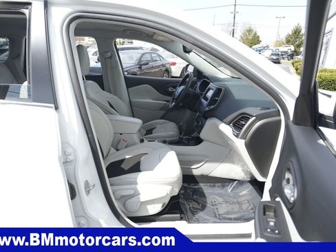Used 2021 Jeep Cherokee Latitude Plus AWD/4WD image 27
