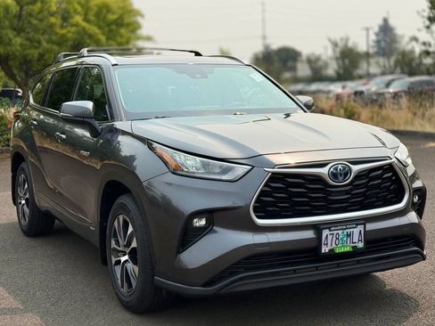 Used 2020 Toyota Highlander XLE AWD/4WD image 7