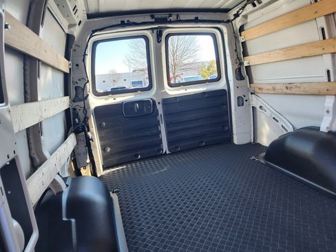 Used 2024 Chevrolet Express 2500 w/ Driver Convenience Package image 18