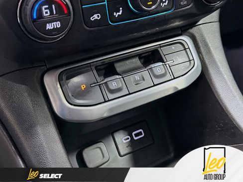 Used 2022 GMC Acadia SLE w/ Driver Convenience Package image 16