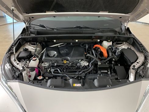 Used 2023 Toyota Venza XLE image 43