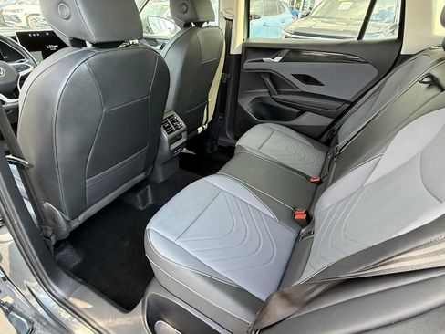 Used 2026 Volkswagen Tiguan SE w/ Panoramic Sunroof Package AWD/4WD image 18