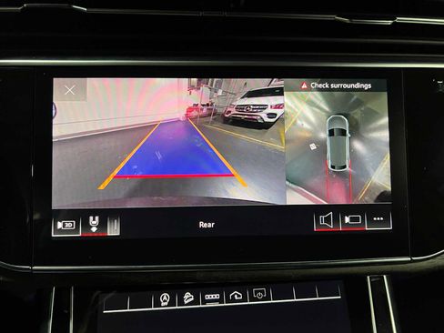 Used 2022 Audi Q8 Premium Plus w/ Premium Plus Package image 34