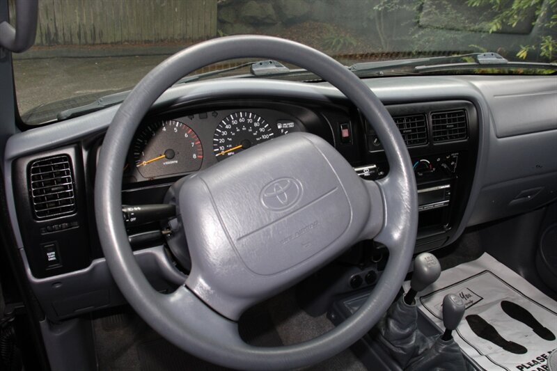 Used 2000 Toyota Tacoma 4x4 Regular Cab image 15
